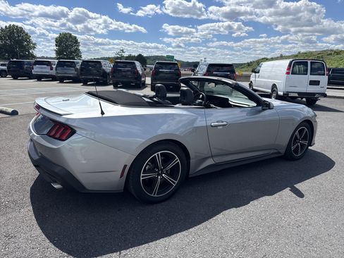 Used 2025 Ford Mustang Premium RWD image 3