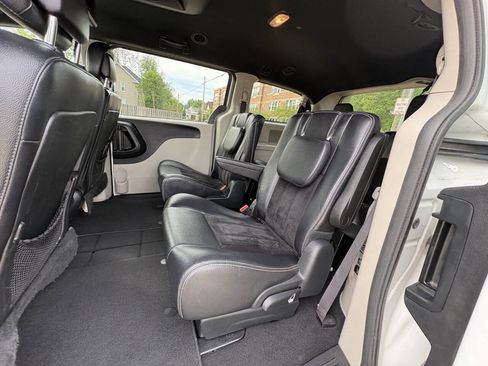 Used 2016 Dodge Grand Caravan SXT FWD image 27