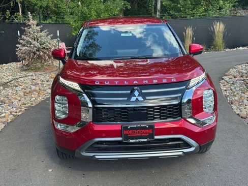 New 2025 Mitsubishi Outlander SE image 8