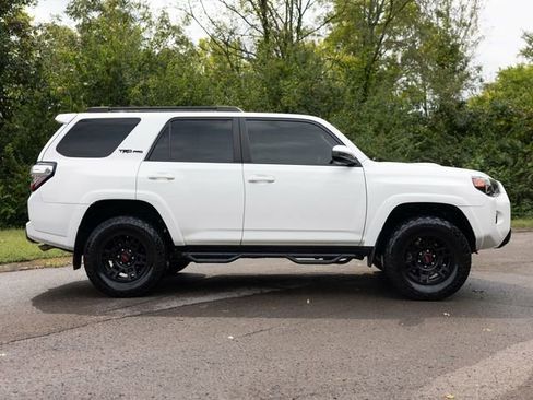 Used 2018 Toyota 4Runner TRD Off-Road Premium image 11