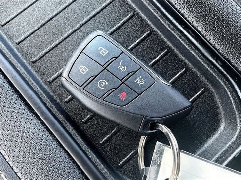 Used 2023 GMC Yukon SLT image 13