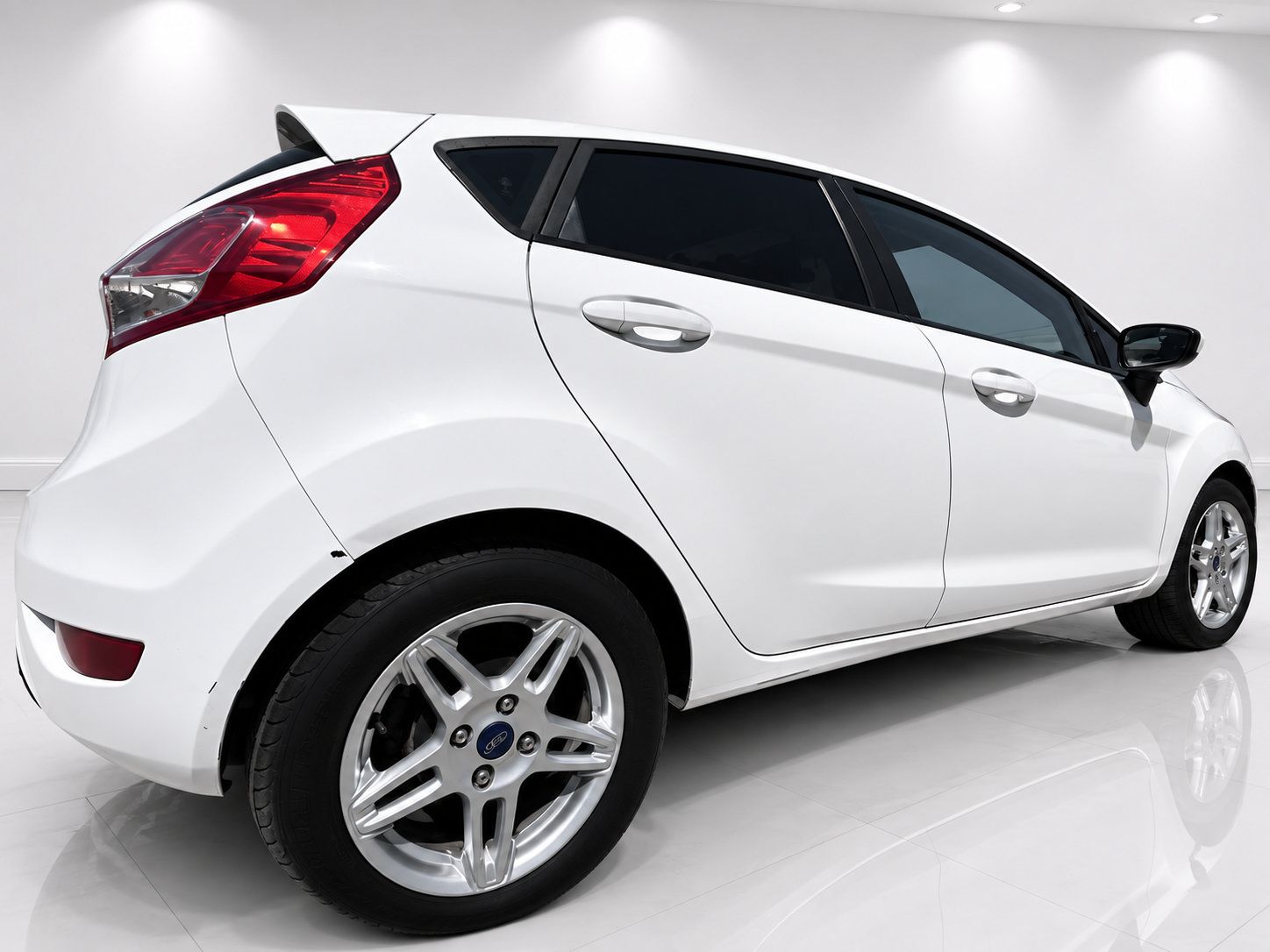 Used 2019 Ford Fiesta SE FWD image 4