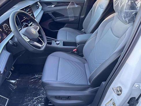 New 2025 Volkswagen Tiguan SE R-Line image 5