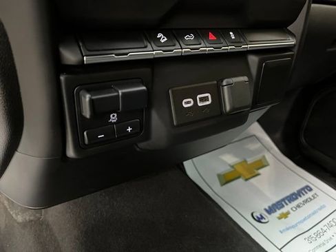 Used 2021 Chevrolet Silverado 1500 Custom Trail Boss w/ LPO, Dark Essentials Package AWD/4WD image 28