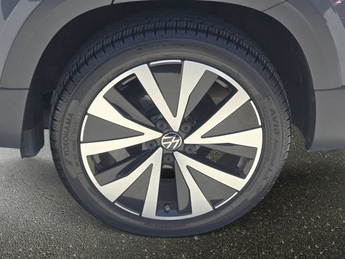Used 2022 Volkswagen Taos SE w/ Panoramic Sunroof Package FWD image 28