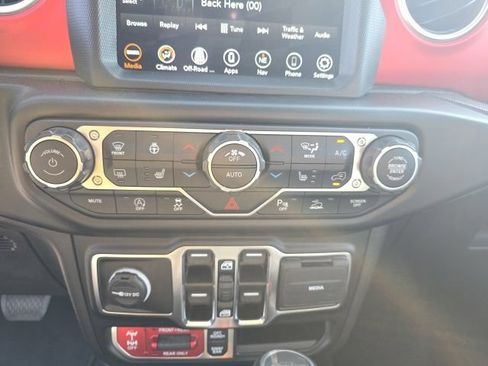 Used 2023 Jeep Gladiator Rubicon w/ Cold Weather Group AWD/4WD image 19