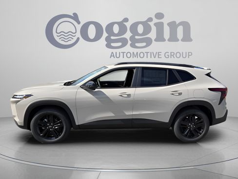 New 2026 Chevrolet Trax ACTIV w/ Sunroof Package FWD image 2