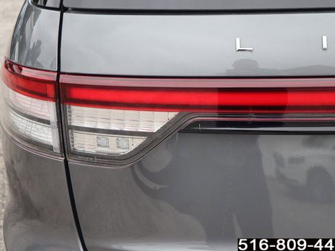 Used 2025 Lincoln Aviator AWD image 37