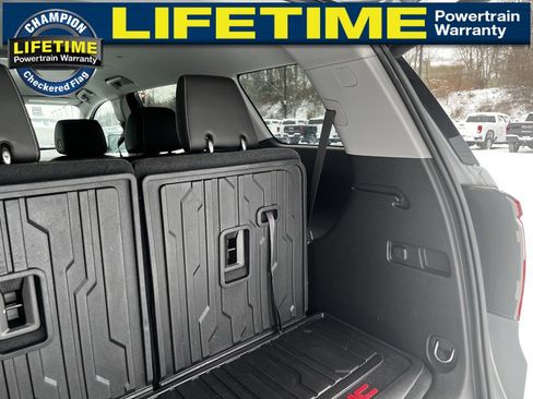 Certified 2023 GMC Acadia SLT w/ Trailering Package image 12
