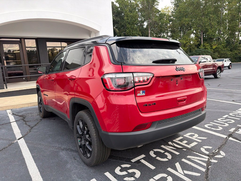 Used 2024 Jeep Compass Latitude w/ Convenience Group AWD/4WD image 5