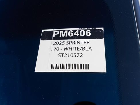 Used 2025 Mercedes-Benz Sprinter 2500 image 31