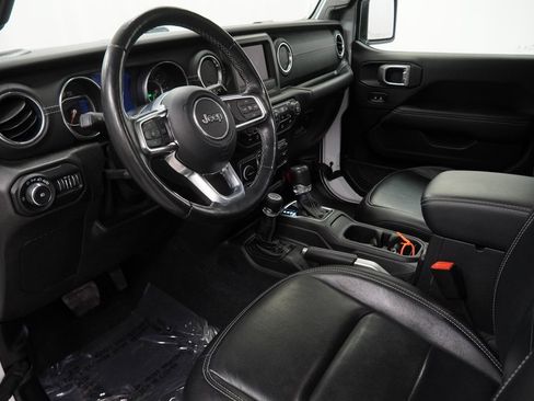 Used 2019 Jeep Wrangler Unlimited Sahara w/ Cold Weather Group image 17