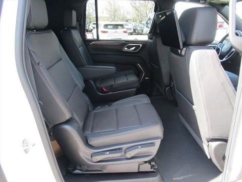 Used 2024 Chevrolet Suburban High Country w/ Advanced Technology Package image 34