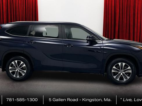 Used 2023 Toyota Highlander XLE image 4