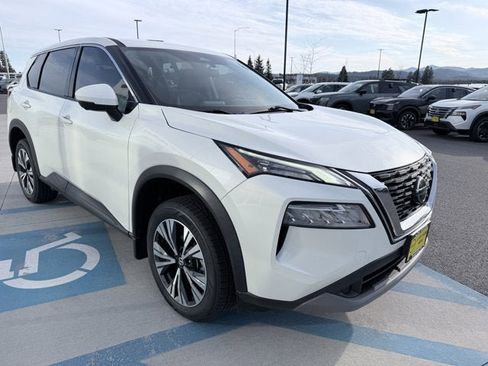 Certified 2021 Nissan Rogue SV image 3