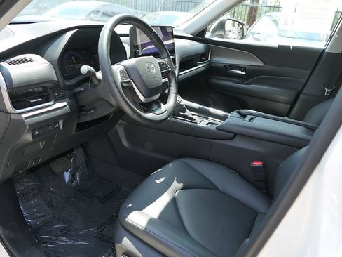 Used 2024 Toyota Grand Highlander FWD image 11