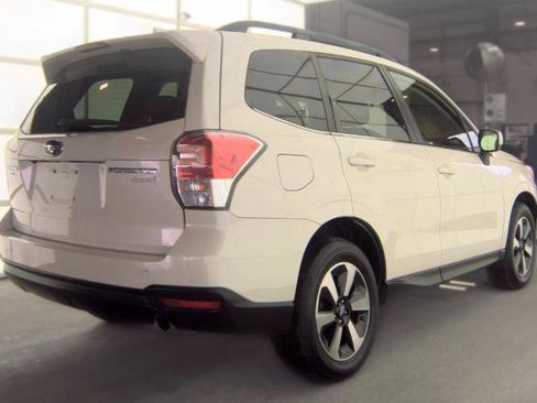 Used 2017 Subaru Forester 2.5i Limited AWD/4WD image 6