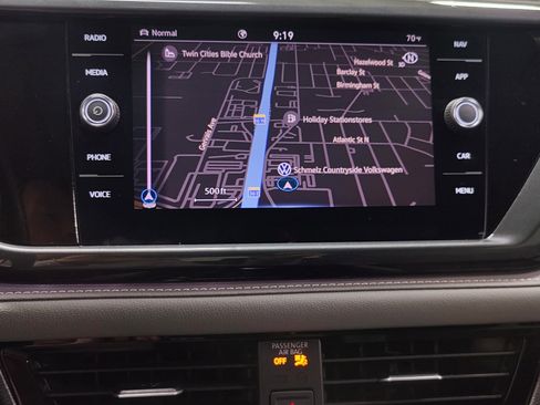 Used 2024 Volkswagen Taos SEL image 8