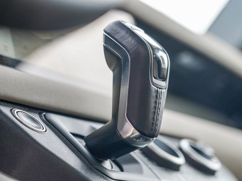 Used 2024 Land Rover Defender 110 S image 24