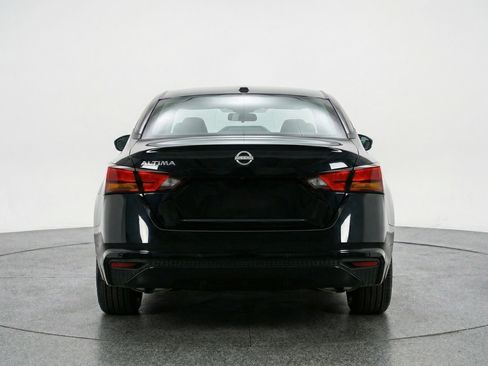 Used 2025 Nissan Altima 2.5 SV FWD image 7
