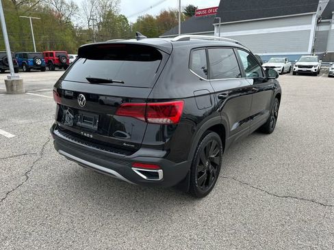 Certified 2024 Volkswagen Taos SE w/ Panoramic Sunroof Package AWD/4WD image 9