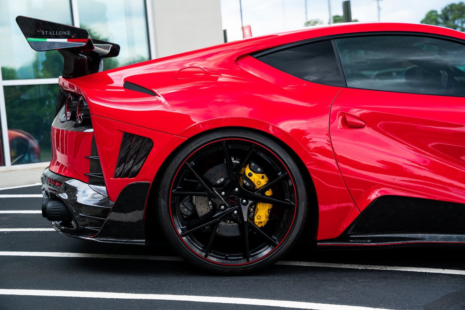 Used 2020 Ferrari 812 Superfast RWD image 13