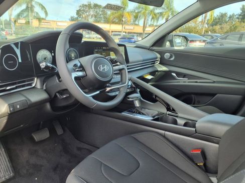 New 2025 Hyundai Elantra SEL image 46