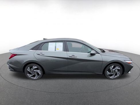 Used 2025 Hyundai Elantra SEL image 16