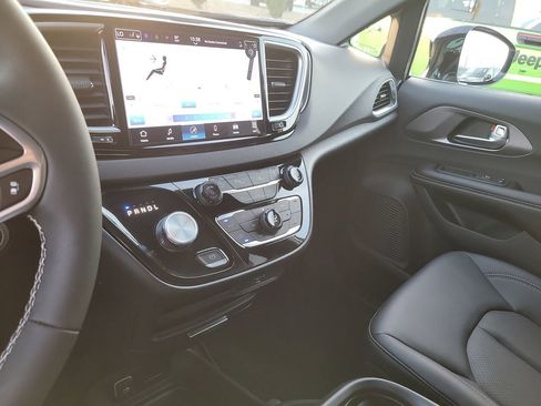 New 2026 Chrysler Voyager LX image 19