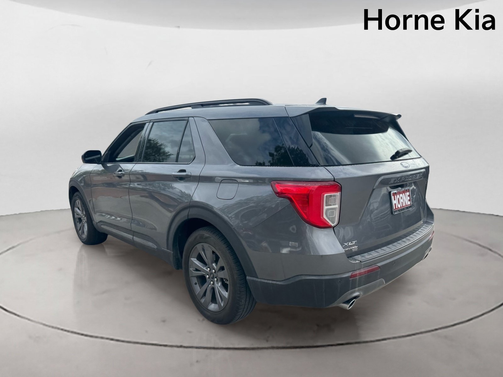Used 2022 Ford Explorer XLT w/ Equipment Group 202A RWD image 5