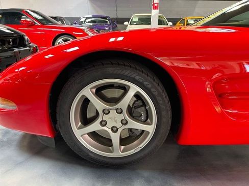Used 2001 Chevrolet Corvette Convertible RWD image 18