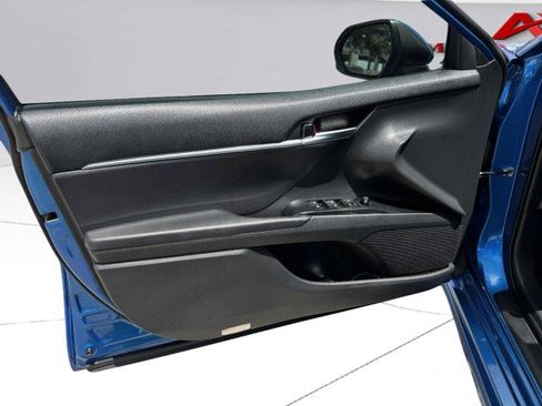 Used 2019 Toyota Camry SE image 18