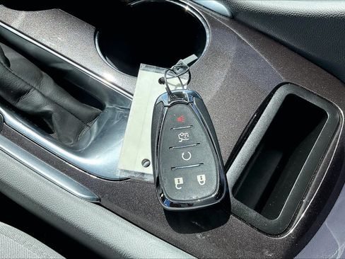 Used 2021 Chevrolet Malibu LT FWD image 14