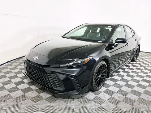 Used 2025 Toyota Camry SE FWD image 7