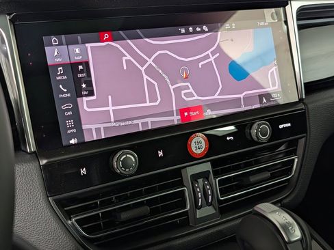 New 2026 Porsche Macan image 32