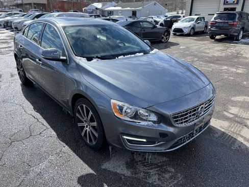 Used 2017 Volvo S60 T5 Inscription image 4