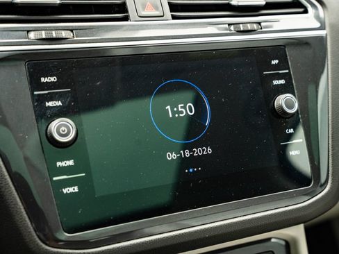 Used 2023 Volkswagen Tiguan SE w/ Panoramic Sunroof Package FWD image 33