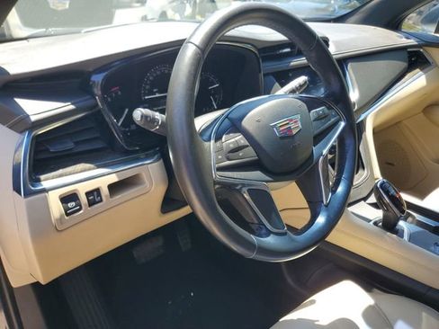 Used 2019 Cadillac XT5 FWD image 19