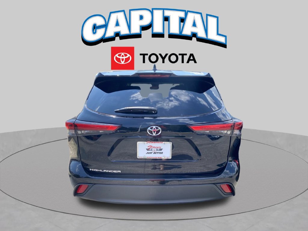 Used 2023 Toyota Highlander L FWD image 12