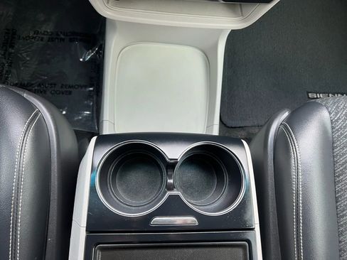 Used 2014 Toyota Sienna SE image 22