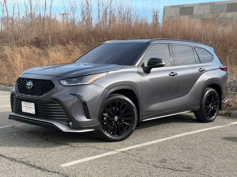 Used 2023 Toyota Highlander XSE image 4