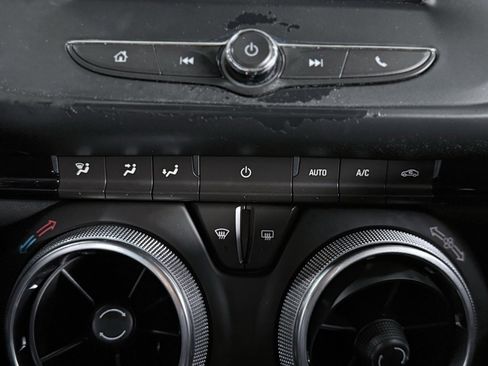 Used 2018 Chevrolet Camaro LT image 26