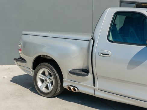Used 2004 Ford F150 Lightning RWD image 33