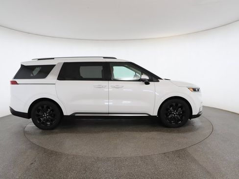 Used 2024 Kia Carnival SX image 22