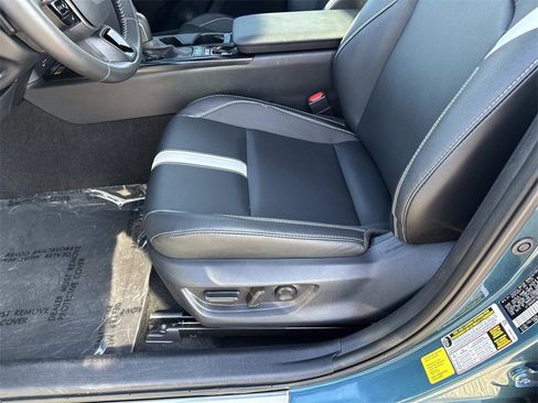 Used 2025 Toyota Camry SE image 10