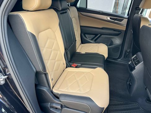 Certified 2025 Volkswagen Atlas Cross Sport SE FWD image 39