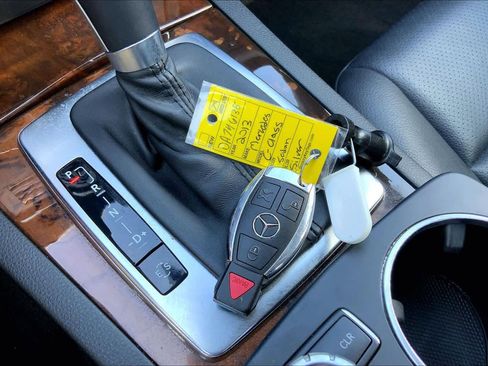 Used 2013 Mercedes-Benz C 250 Sedan image 15