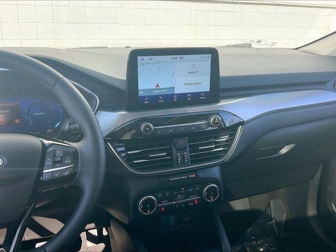 Used 2022 Ford Escape Titanium w/ Class II Trailer Tow Package image 7