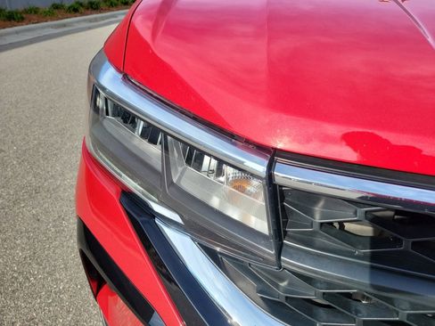 Certified 2023 Volkswagen Taos SE w/ Panoramic Sunroof Package image 28