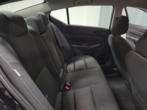Used 2025 Nissan Altima 2.5 SV FWD image 27